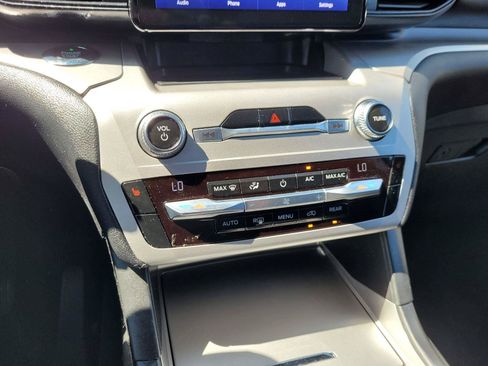 Used 2021 Ford Explorer XLT RWD image 26