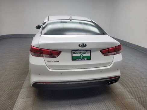 Used 2018 Kia Optima LX w/ 17" Alloy Wheels Package FWD image 6