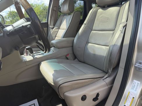 Used 2011 Jeep Grand Cherokee Overland AWD/4WD image 16