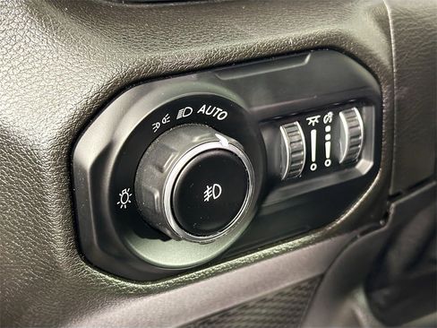 Used 2021 Jeep Wrangler Unlimited Sahara image 10