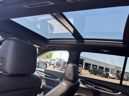 Used 2023 Cadillac XT6 Premium Luxury FWD image 7