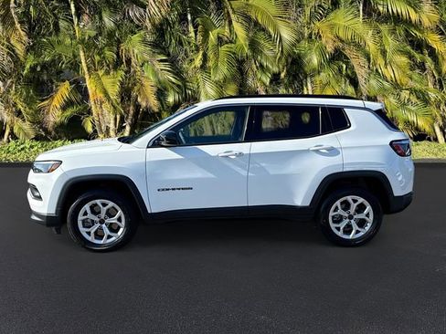 Used 2025 Jeep Compass Latitude AWD/4WD image 8