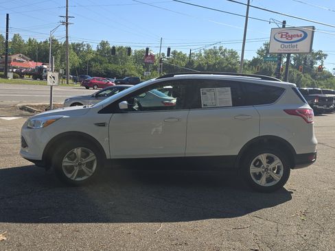 Used 2016 Ford Escape SE w/ SE Leather Comfort Package AWD/4WD image 4