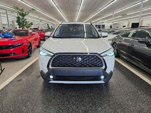 Used 2023 Toyota Corolla Cross XLE w/ Convenience Package AWD/4WD image 3