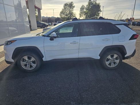 Used 2021 Toyota RAV4 XLE w/ Carpet Mat Package (TMS) FWD image 3