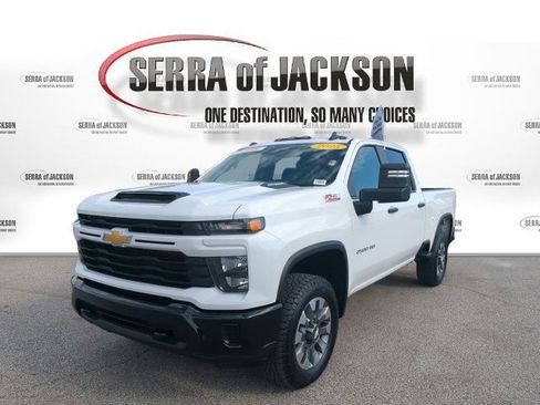 Used 2025 Chevrolet Silverado 2500 Custom w/ Z71 Off-Road Package image 5