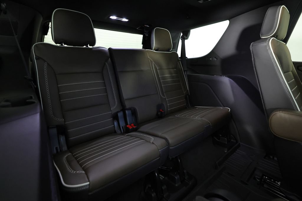 Used 2026 GMC Yukon Denali Ultimate w/ LPO, Floor Liner Package AWD/4WD image 12