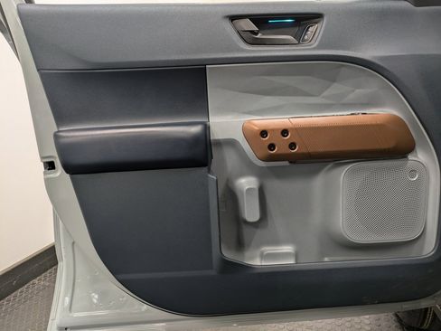 Used 2022 Ford Maverick Lariat w/ Equipment Group 500A Standard image 8