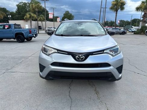 Used 2017 Toyota RAV4 LE FWD image 2