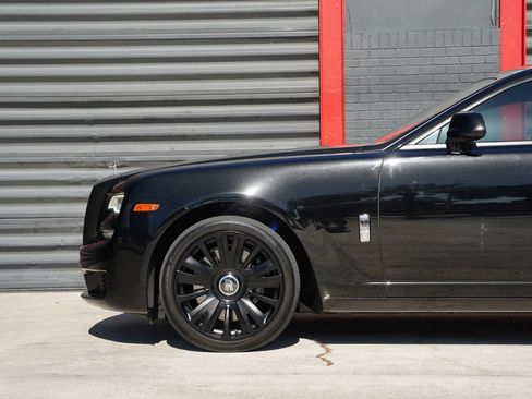 Used 2018 Rolls-Royce Ghost RWD image 8