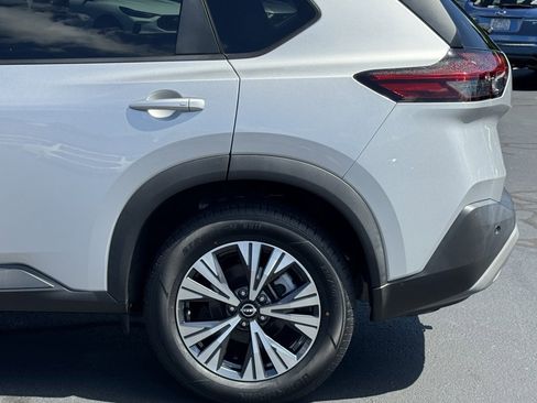 Used 2022 Nissan Rogue SV image 37