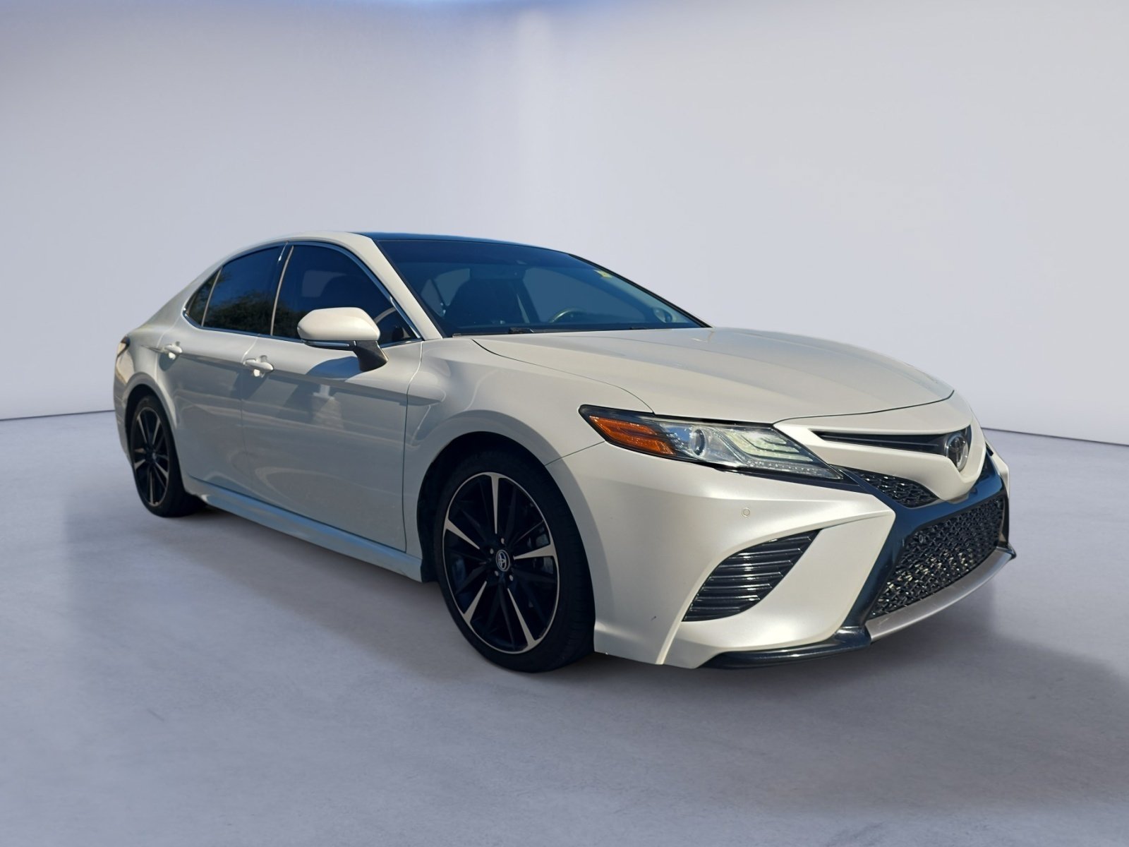 Used 2018 Toyota Camry XSE FWD image 8