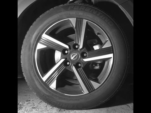 Used 2025 Nissan Sentra SV FWD image 9