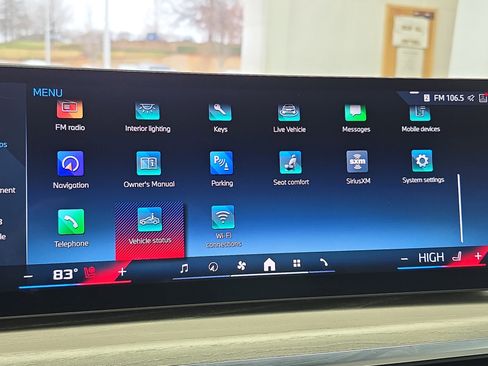 Used 2025 BMW X7 M60i w/ Executive Package image 22