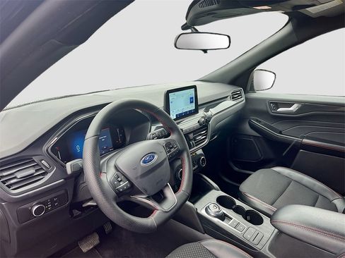 Used 2025 Ford Escape ST-Line image 9