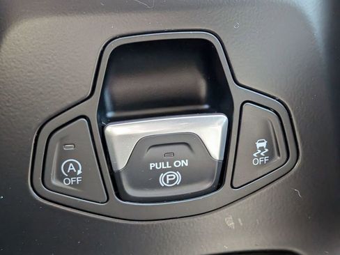 Used 2023 Jeep Renegade Limited image 35