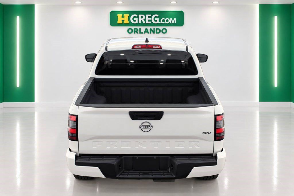 Used 2024 Nissan Frontier SV RWD image 11