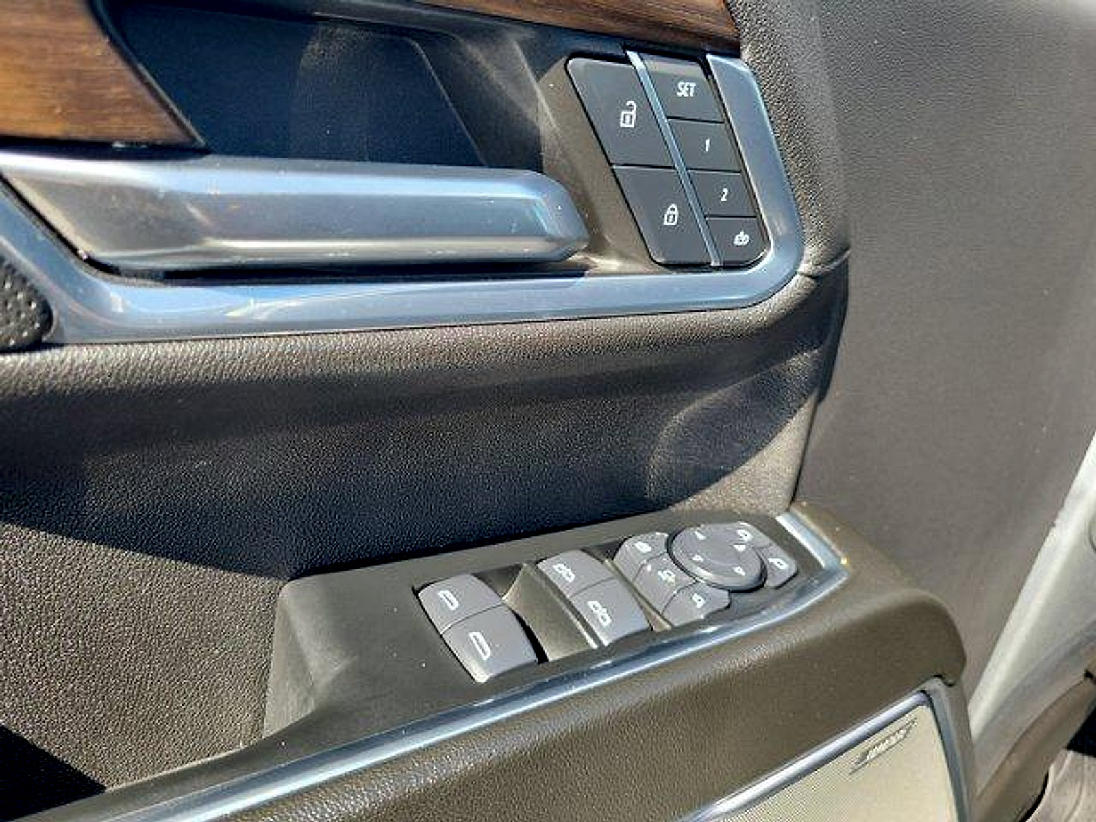 Used 2024 Chevrolet Silverado 2500 High Country w/ High Country Premium Package AWD/4WD image 21