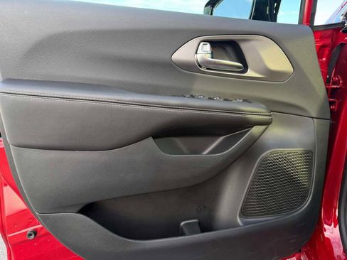 New 2026 Chrysler Voyager LX image 28
