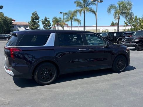 Used 2025 Kia Carnival FWD image 9