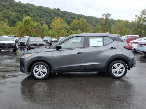 New 2025 Nissan Kicks Play S image 2