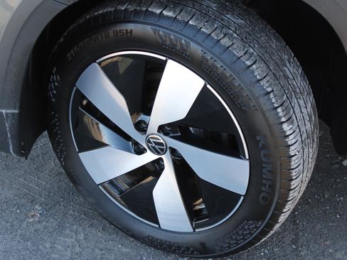 Used 2025 Volkswagen Taos S image 18