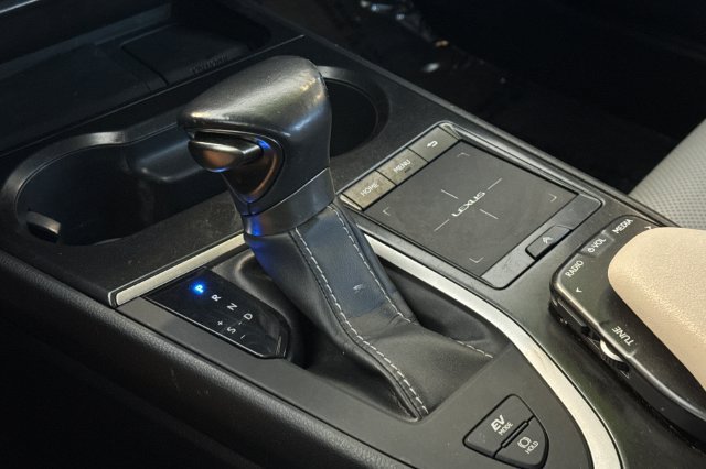 Used 2019 Lexus UX 250h w/ Premium Package AWD/4WD image 24