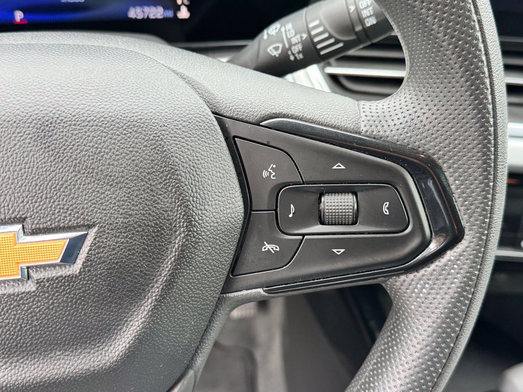 Used 2025 Chevrolet Trax LT FWD image 14