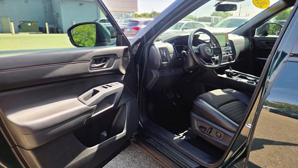 Used 2024 Nissan Pathfinder Rock Creek AWD/4WD image 10