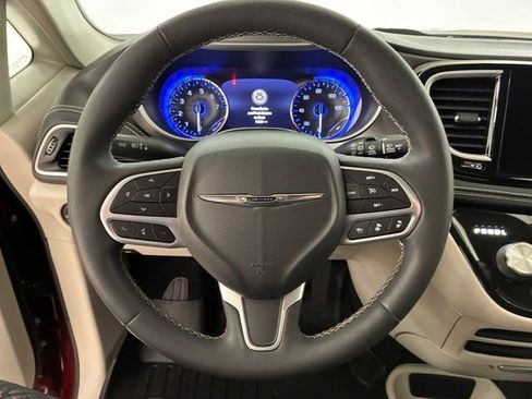 Used 2022 Chrysler Pacifica Touring-L AWD/4WD image 22