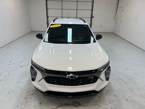 Used 2025 Chevrolet Trax RS w/ Driver Confidence Package image 6