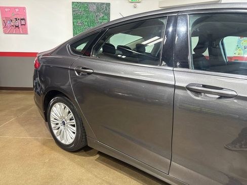 Used 2016 Ford Fusion SE image 37