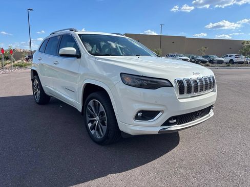 Used 2019 Jeep Cherokee Overland w/ Technology Group AWD/4WD image 3