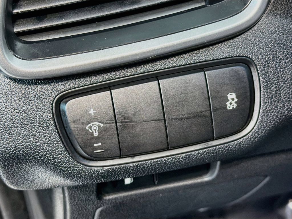 Used 2020 Kia Sorento AWD V6 image 7