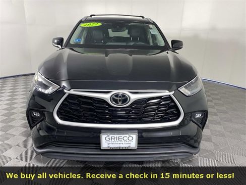 Used 2022 Toyota Highlander XLE image 3