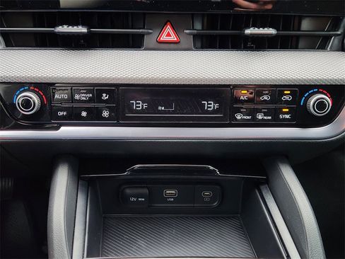 New 2025 Kia Sportage LX image 14