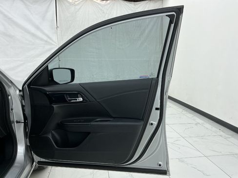 Used 2015 Honda Accord Sport image 19