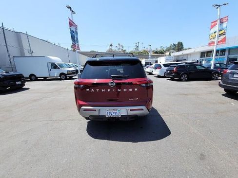 Used 2022 Nissan Pathfinder Platinum FWD image 7