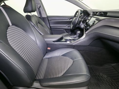Used 2020 Toyota Camry SE image 17