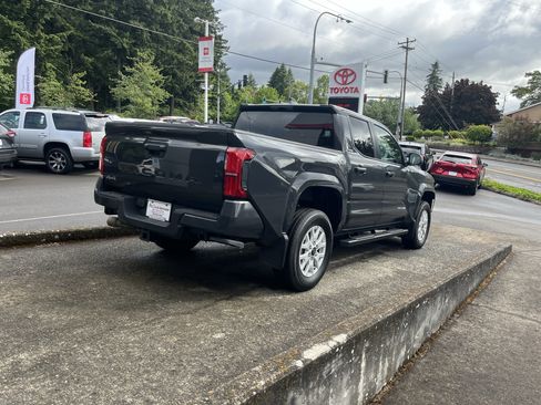Certified 2025 Toyota Tacoma SR5 AWD/4WD image 8