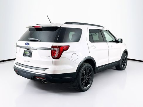 Used 2018 Ford Explorer XLT w/ Equipment Group 202A AWD/4WD image 9