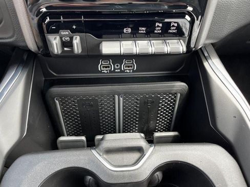 Used 2025 RAM 2500 Laramie AWD/4WD image 14