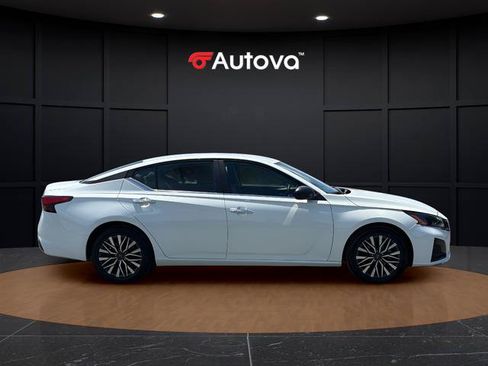 Used 2025 Nissan Altima 2.5 SV FWD image 6