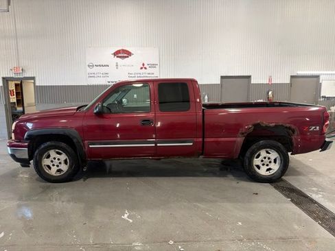 Used 2006 Chevrolet Silverado 1500 LT w/ Light Duty Power Package AWD/4WD image 6