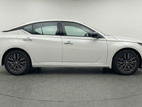 Used 2025 Nissan Altima 2.5 SV image 9