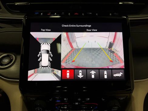 Used 2023 Jeep Grand Cherokee 4WD 4xe w/ Luxury Tech Group II image 32
