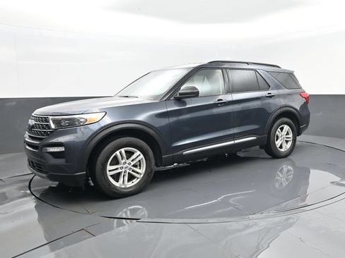 Used 2024 Ford Explorer XLT w/ Equipment Group 202A AWD/4WD image 1