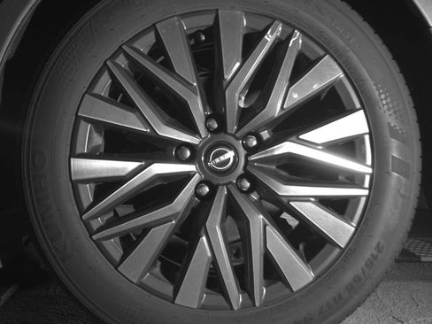 Used 2025 Nissan Altima 2.5 SV FWD image 14