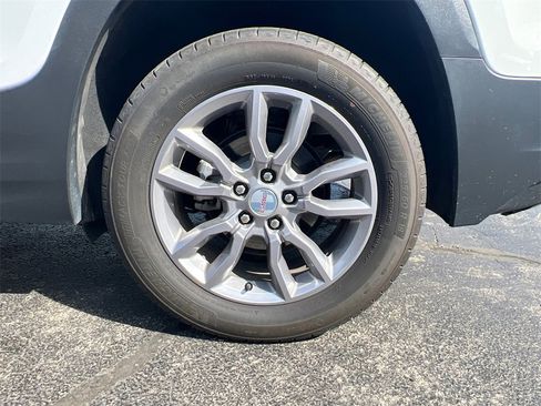 Used 2024 GMC Terrain SLT image 41