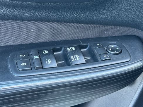 Used 2016 Jeep Cherokee Latitude w/ Cold Weather Group AWD/4WD image 14